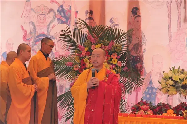 圆通寺三十位僧侣同唱"香赞";淳法方丈大和尚讲经开示"佛法与家庭";为