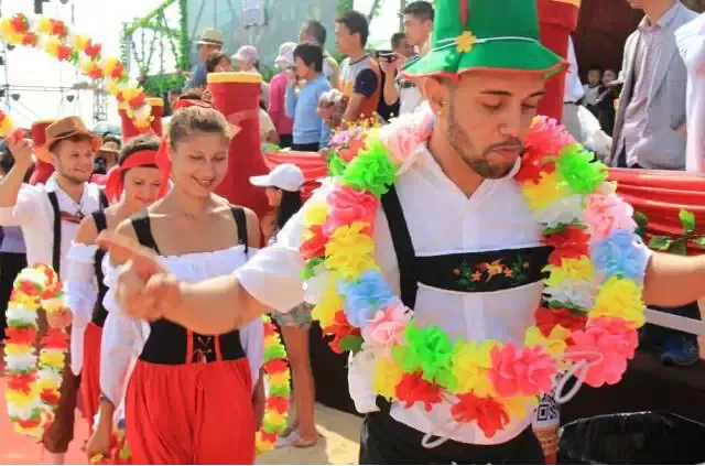 雅居乐清水湾第三届德国慕尼黑啤酒狂欢节盛大开幕