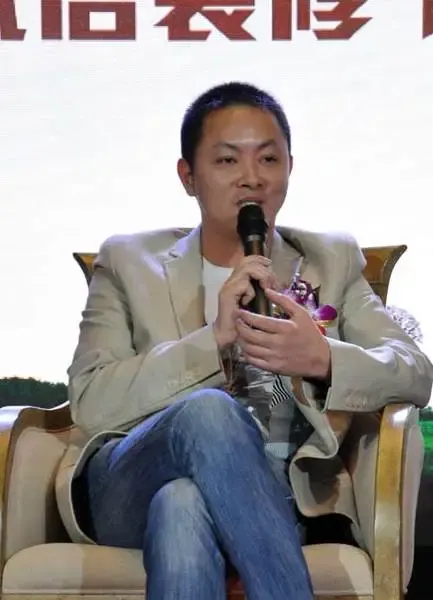 易堂国际董事长  黄兴隆