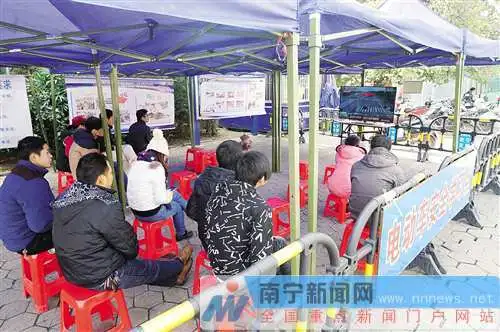 市民在学习点里接受学习