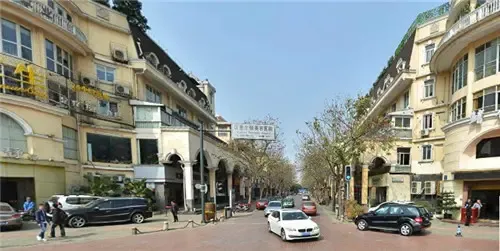 成都商业现在遭惨了 每个四川人都应该看看   (桐梓林居住区的欧风