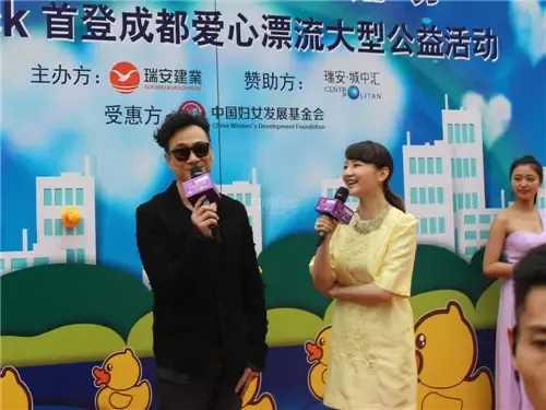 吴镇宇墨镜助阵瑞安城中汇