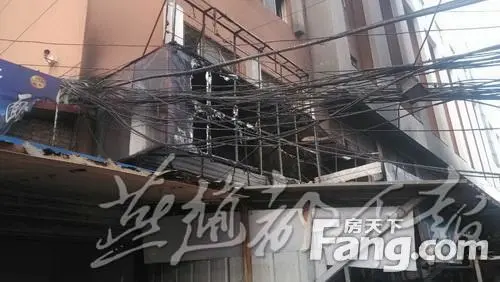 邯郸学院5号学生公寓楼下神秘起火 幸无人员伤亡