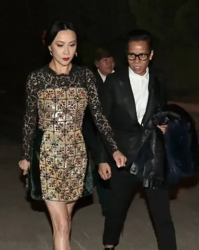 曝刘嘉玲与邓霓仪亲密同居 携女方频繁地宴客_房产资讯-资阳房天下