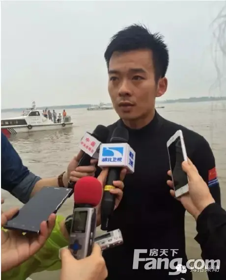 安徽男神救出长江沉船2名落水者