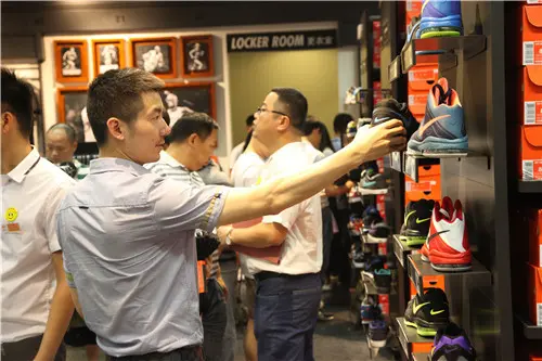 大牌来了华南城耐克工厂直营店盛大开业