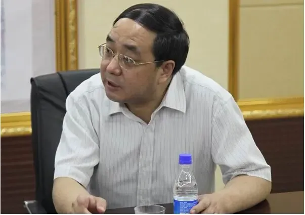 万柏林区委副书记,区长杨俊民