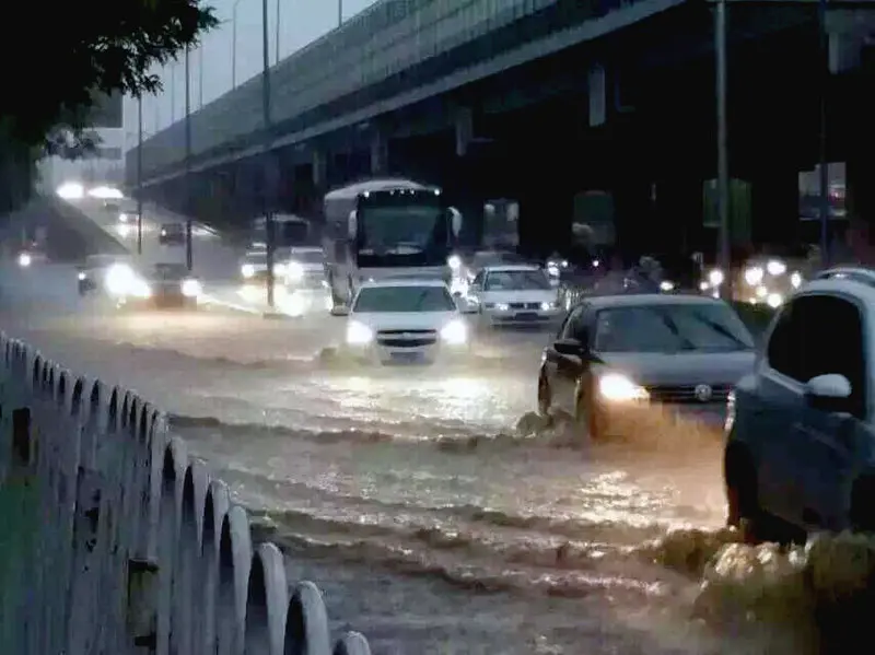暴雨
