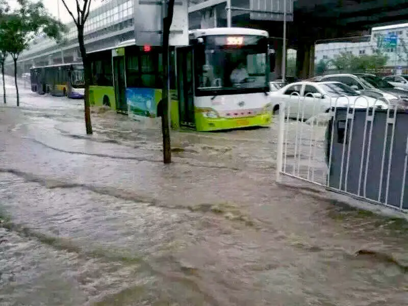 暴雨