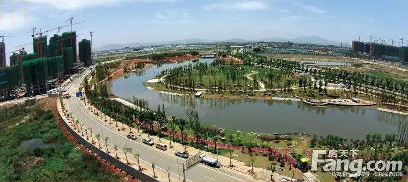 8#楼毗邻湿地公园,占位观景 排,是二期仅剩的三座瞰景王座之一,直面无