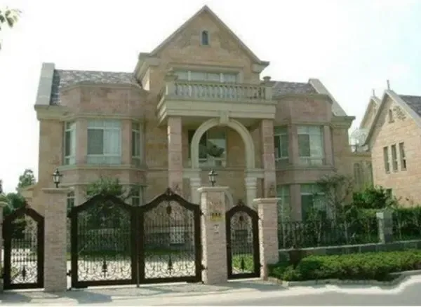 [摘要]                当年上海希尔顿酒店老板小宁波---郁国祥.