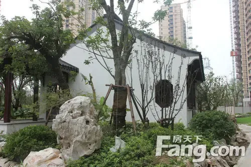 一径抱幽石居然城市间昆山颐景园