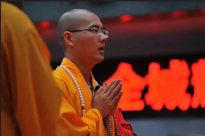 众僧为楼盘开光走红毯诵经祈福也是醉了组图