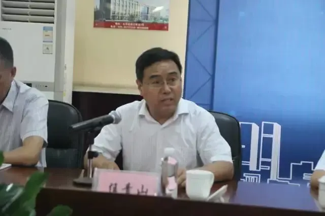 大明宫街道党工委委员,办事处副主任任青山在新闻发布会上讲话