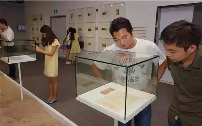 华润置地汕头公司举办“海上传奇——1860-2015汕头商业印记展”