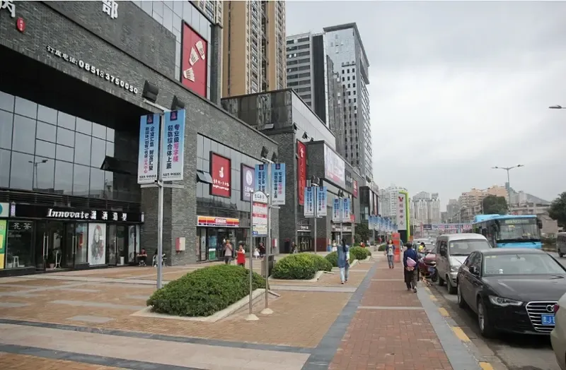 万科大都会东面街道