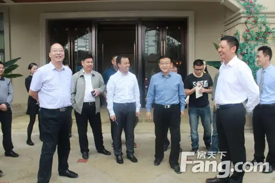 遵义市副市长刘兴万24日视察金科中央公园城