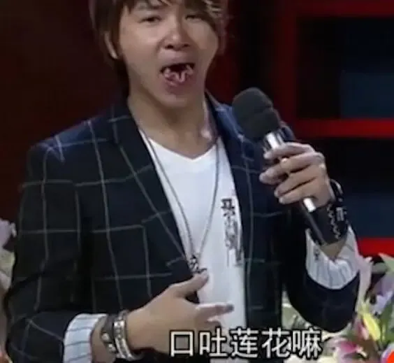 1.我的舌头能折叠成一朵菊花.