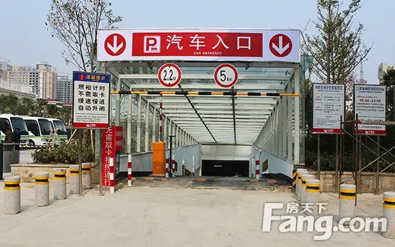 区品牌地产7800元/平方米在线咨询大润发超市设有专门的汽车出入口