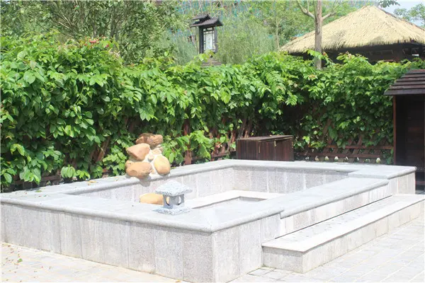 温泉池一角