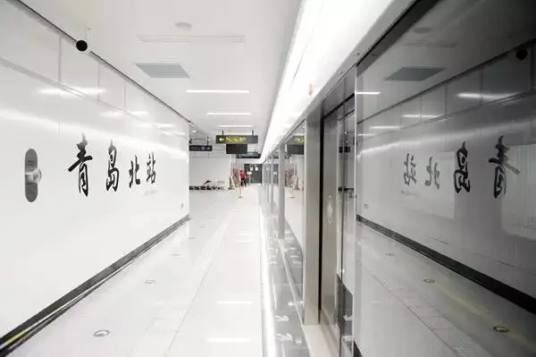 经过15的运行，抵达青岛北站