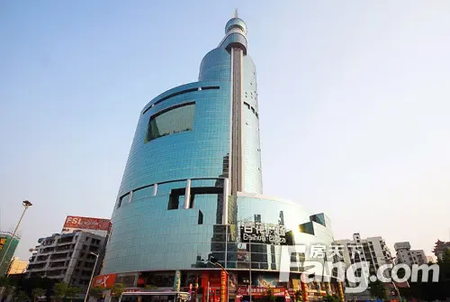 也是该区域有名的商场,就在 的兴华商场,玫瑰商场等相继倒闭之时,百花