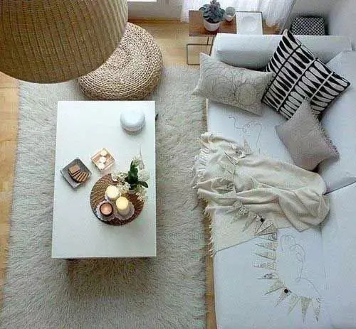 沙发 茶几 地板 门窗