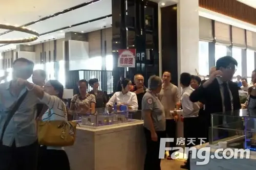 现场成交12组意向58组 房天下周周看房团用实力说话
