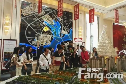 现场成交12组意向58组 房天下周周看房团用实力说话