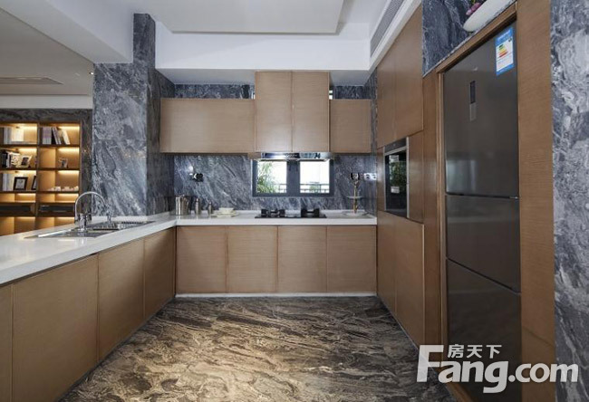 2015年新款小户型厨房装修设计效果图欣赏 看厨房设计有几样！