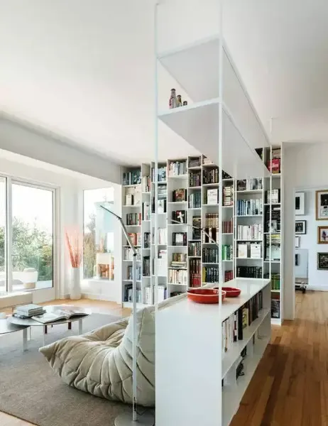 软隔断的形式一般包括:用颜色区分,用高低差区分,用物体分割(半高柜