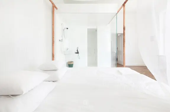 这间酒店有101间不同设计风格的酒店 顾客不仅可以入住还可以参与设计