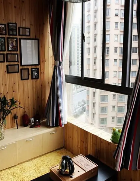 沙发 茶几 地板 门窗