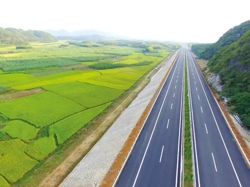 广西4条高速公路12月底通车 