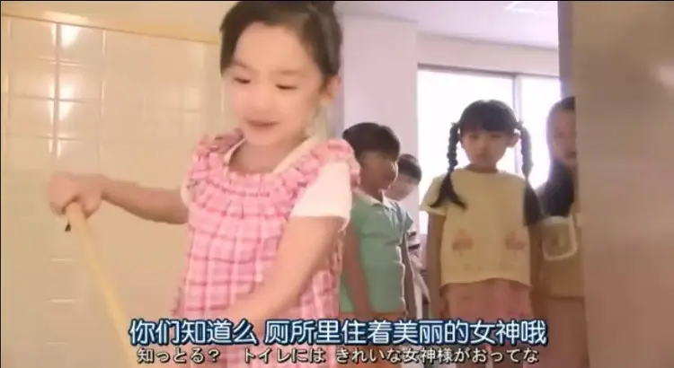 “奇葩”的日本厕所：浴缸加盖 洗澡水多人同用