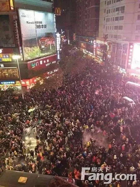 【衡阳】市场 :2015衡阳平安夜实况:衡阳人民都嗨"疯"了