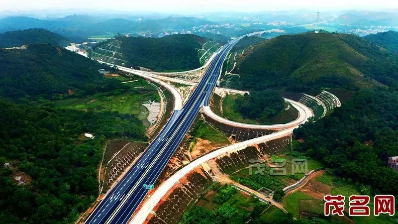 包茂高速茂名段今日9时正式通车