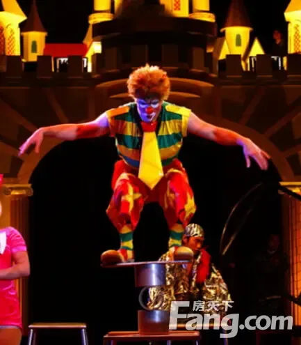 逗趣搞怪的小丑,神秘紧张的气氛,再配上魔幻搞笑的动作和动感的音乐
