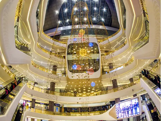 东二环泰禾广场霸气飞天梯似飞龙在天