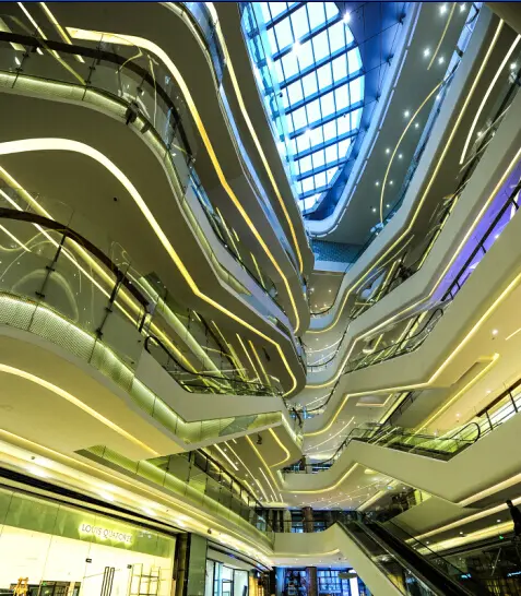 东二环泰禾广场霸气飞天梯似飞龙在天