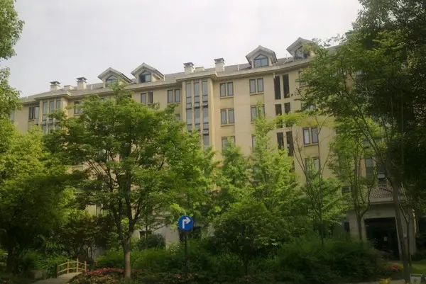【奇葩叨】出身江南的楼盘鲜肉 引众多疑问