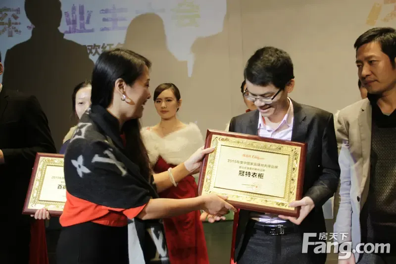 恭祝冠特衣柜荣获房天下2015年度中国家具建材先锋品牌-家居快讯-深圳