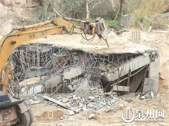 千亿山庄一“牛气”违建 顶风建三次被强拆三次
