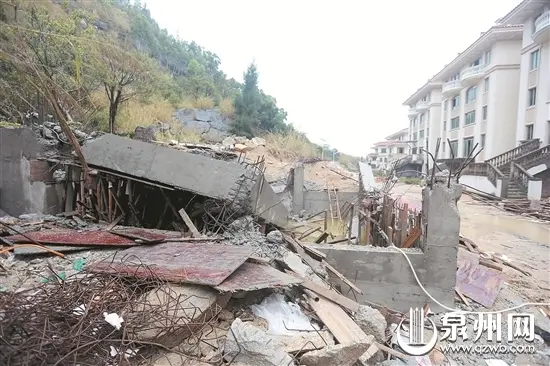 千亿山庄一“牛气”违建 顶风建三次被强拆三次