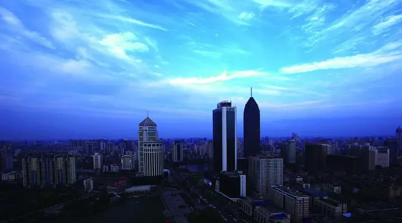 新兴产业投资加快 武汉一天吞下220亿元