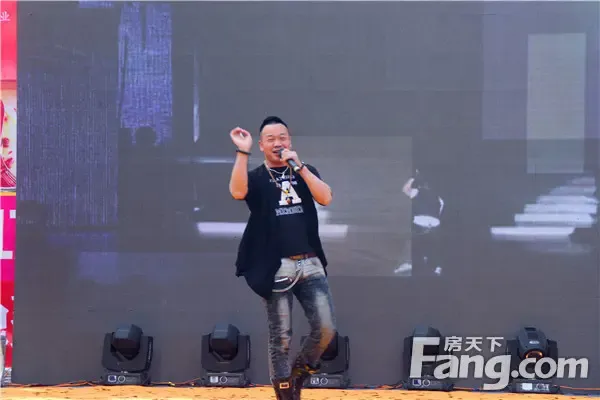 主办方蜀汉大都会特邀著名歌手"谁是英雄"总冠军&mdash;&mdash;阿火