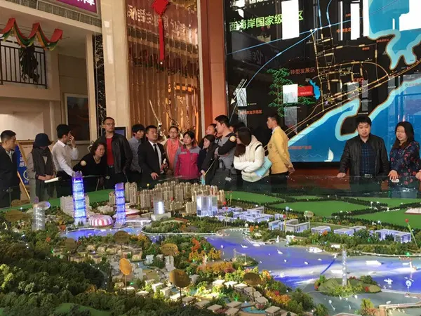 黄岛线看房团现场照片