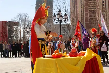 巴蜀映巷萨满祈福仪式迎清明节