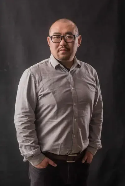 张明照曼思哲设计  设计总监←马汝嵩天羽马环境艺术设计  设计总监