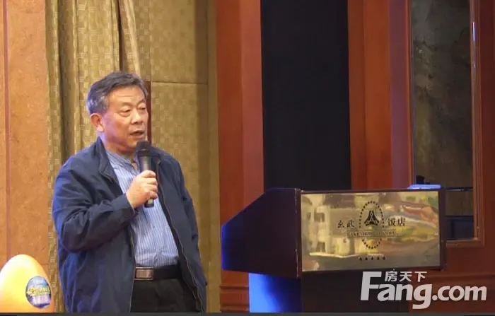 奥米巴创始人唐辉志总经理首先代表全体奥米巴人上台致欢迎词.